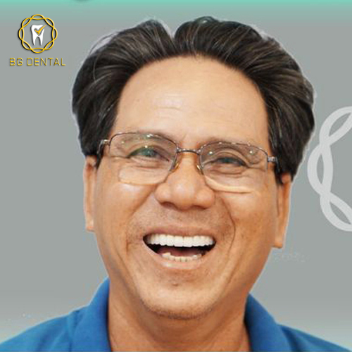 Khách hàng ghép implant và bọc sứ Cercon